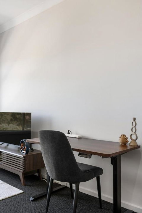 Home Abroad - 3BR With Dedicated Workspace - Port Augusta Accommodation 2