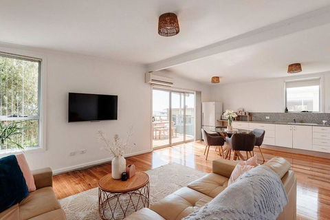 House On Hampson - Port Augusta Accommodation 3