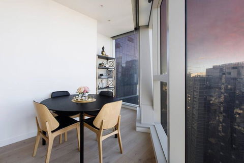 Iconic High-view Oasis Between Docklands And CBD - Port Augusta Accommodation 2