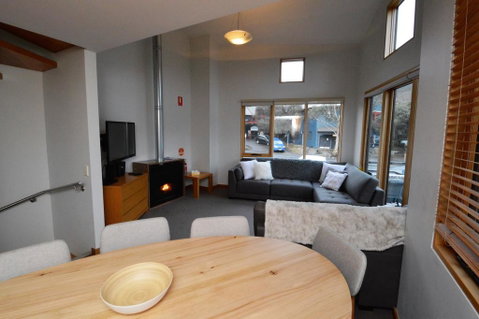 Akuna 3 - Port Augusta Accommodation 0