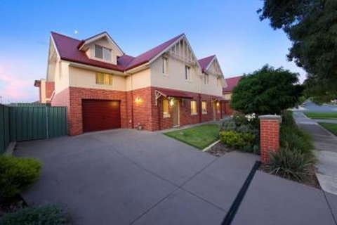 Albury Suites - Schubach Street - Port Augusta Accommodation 0