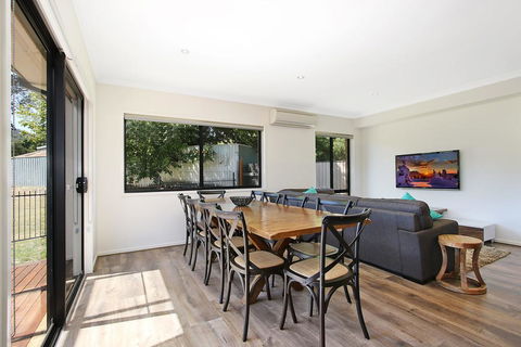 Alpine Knights Stylish Luxury - Port Augusta Accommodation 1