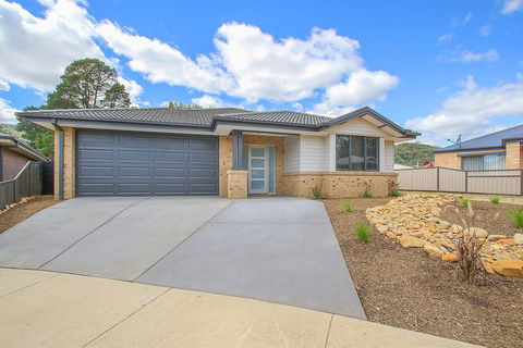 Alpine Knights Stylish Luxury - Port Augusta Accommodation 2
