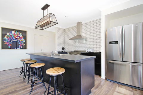 Alpine Knights Stylish Luxury - Port Augusta Accommodation 0