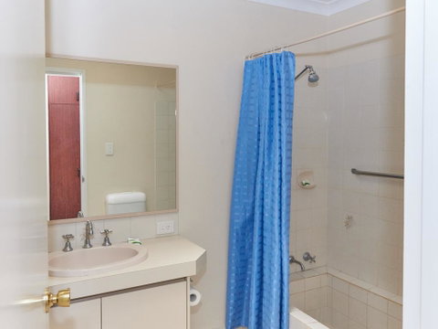 API Preston Beach Front Apartments - Port Augusta Accommodation 3