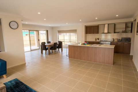 Apple House Point Cook - Port Augusta Accommodation 3