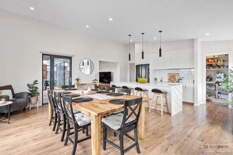 Magnificent Home, Water Views - Port Augusta Accommodation 1