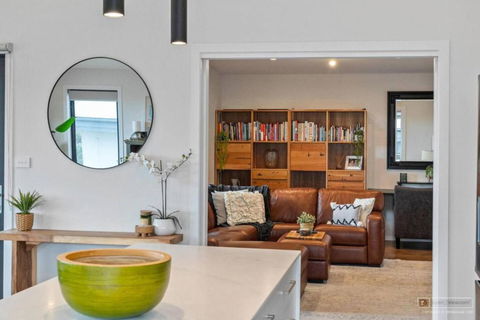 Magnificent Home, Water Views - Port Augusta Accommodation 3