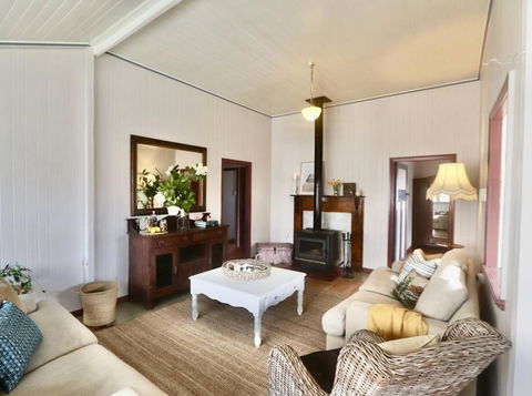 MAGNOLIA HOUSE ON THE CREEK - STANTHORPE - Port Augusta Accommodation 1
