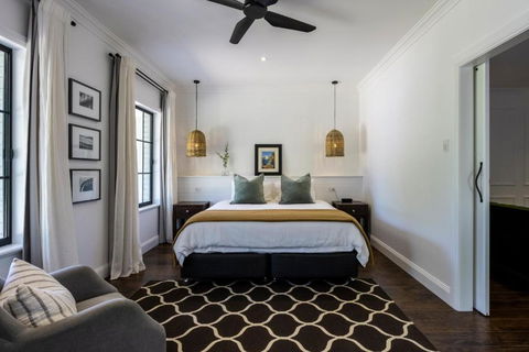 MAIN STREET RETREAT - King BRs, Comp Minibar, Breakfast Prov, Fireplaces - Port Augusta Accommodation 1