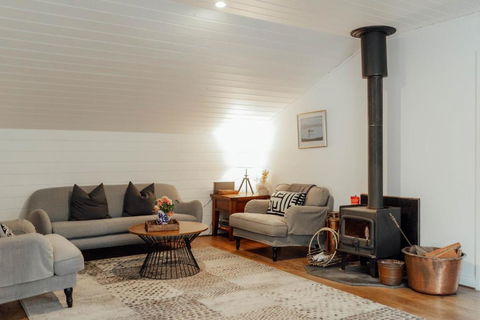 MARYBANK ESTATE - BARN LOFT - Port Augusta Accommodation 0