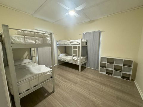 Massive 3 Bedroom Home With Backyard - Port Augusta Accommodation 0