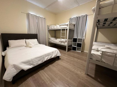 Massive 3 Bedroom Home With Backyard - Port Augusta Accommodation 1