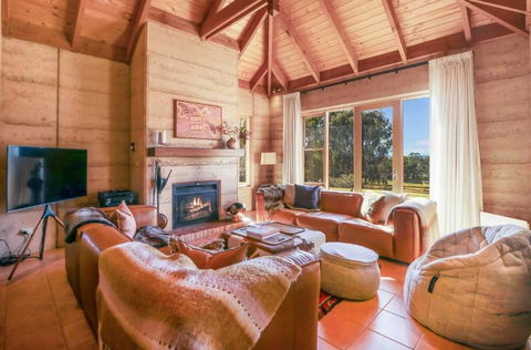 Melliodora - Relax, Unwind & Recharge - Port Augusta Accommodation 2