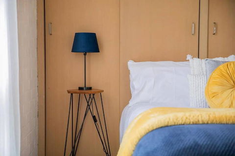 Mid-century Gem - Geelong CBD - Port Augusta Accommodation 1