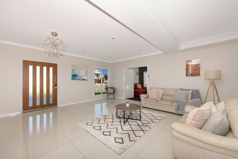 Modern Luxury Ocean Views - Port Augusta Accommodation 3