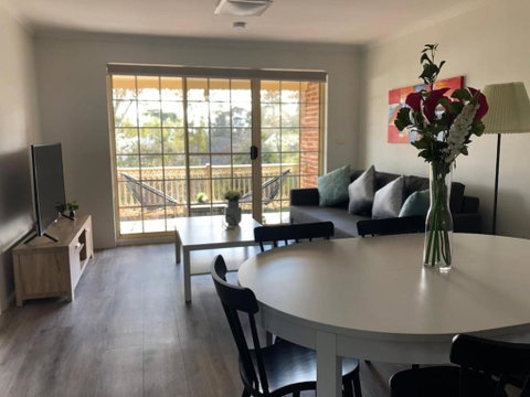 Modern 2BR Apartment With Parking - Port Augusta Accommodation 0