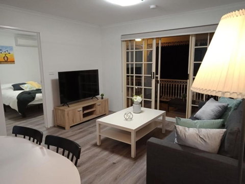 Modern 2BR Apartment With Parking - Port Augusta Accommodation 1