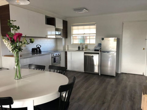 Modern 2BR Apartment With Parking - Port Augusta Accommodation 2