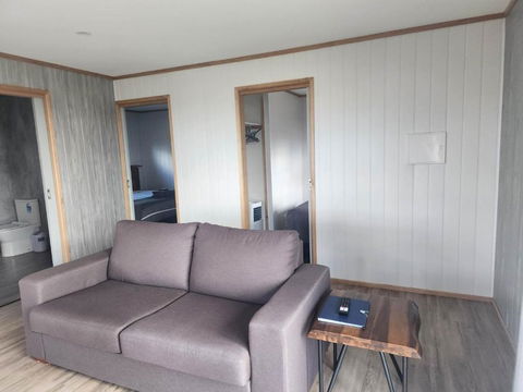 Mount Rumney Escapes - 5 Seaview Kangaroo House - Port Augusta Accommodation 3
