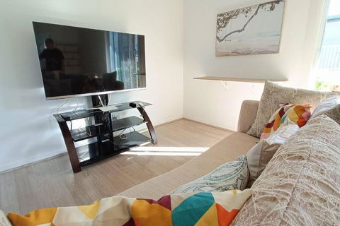 New And Cozy 2 Bedrooms Granny Flat With Aircon & Pool - Port Augusta Accommodation 1