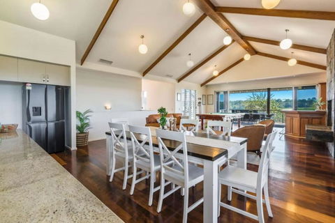 Mountain Majesty With Poolside Relaxing Getaway - Port Augusta Accommodation 0