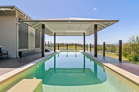 Mountain Majesty With Poolside Relaxing Getaway - Port Augusta Accommodation 1