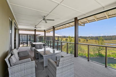 Mountain Majesty With Poolside Relaxing Getaway - Port Augusta Accommodation 1