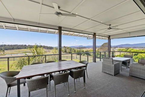 Mountain Majesty With Poolside Relaxing Getaway - Port Augusta Accommodation 2