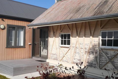 NEST- Luxury Vineyard Accommodation - Port Augusta Accommodation 2