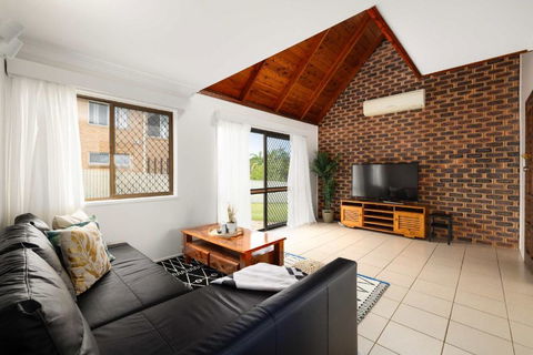 New 4BR Modern & Stylish Heritage Hideaway WiFi - Port Augusta Accommodation 2