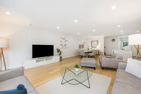 Newsom House - Stylish & Elegant Home With 4 King Beds - Port Augusta Accommodation 2
