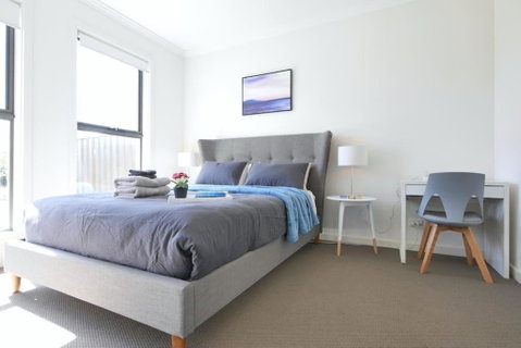 No Stairs Dbl Garage Aircon Woodville North - Port Augusta Accommodation 1