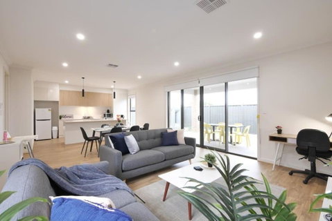 No Stairs Dbl Garage Aircon Woodville North - Port Augusta Accommodation 0