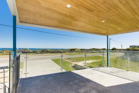 Oceans Waves - Luxury Apartment With Ocean Views - Port Augusta Accommodation 2