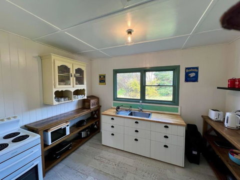 Old Oak Tree Cottage - Port Augusta Accommodation 3