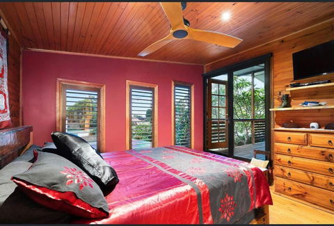ONE OF A KIND Vacation Rental- Berkeley Vale - Port Augusta Accommodation 1