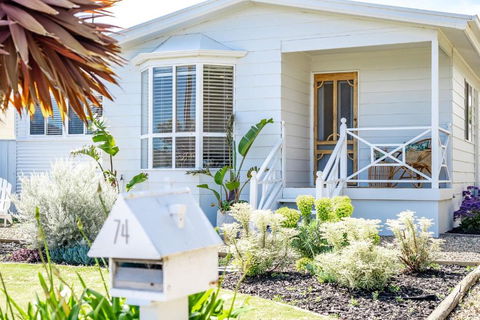 Our Little White House -74 Padman Crescent, Middleton - Port Augusta Accommodation 1