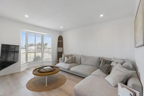 Our Little White House -74 Padman Crescent, Middleton - Port Augusta Accommodation 3
