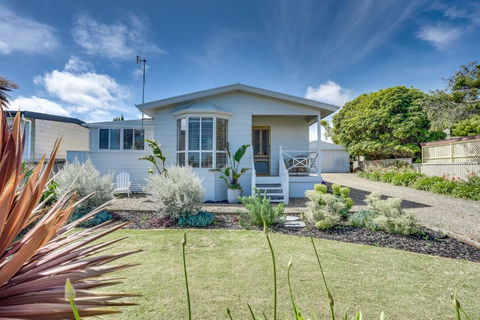 Our Little White House -74 Padman Crescent, Middleton - Port Augusta Accommodation 0