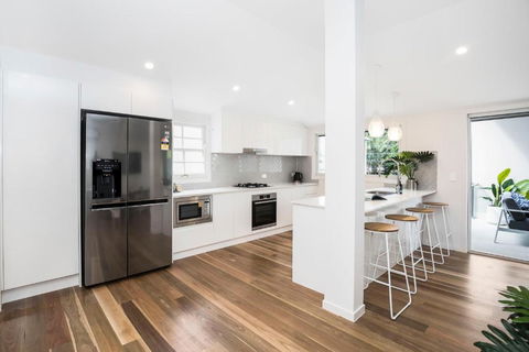 Park Avenue Terrace House Sleeps 9 - Port Augusta Accommodation 1