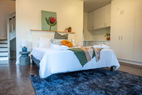 Peaceful Hills Escape: Charming 2-Story Retreat - Port Augusta Accommodation 2