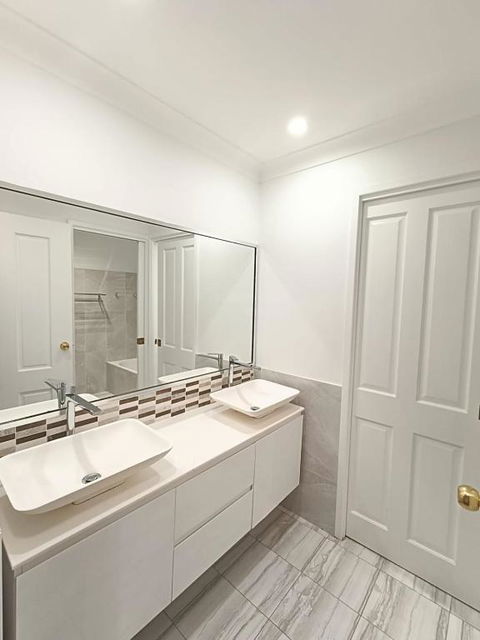 Peaceful Room In Modern Baulkham Hills Home - BH3 - Port Augusta Accommodation 3