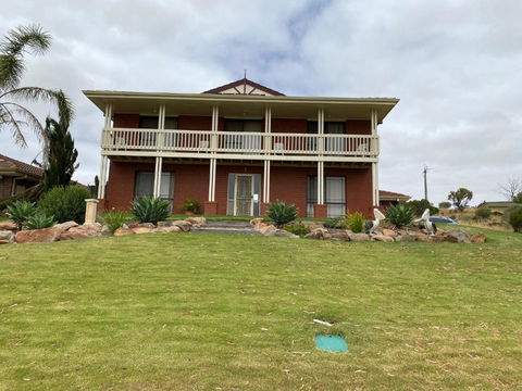 Pelican Retreat - Corporate / Tradie / Family - Port Augusta Accommodation 1