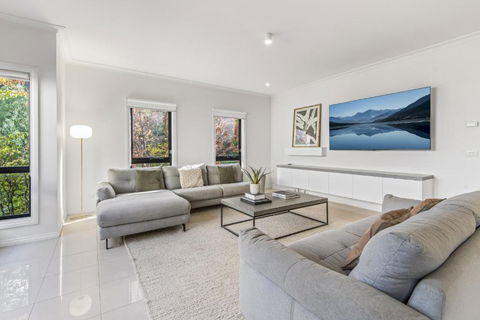 Perfectly Located 4-Bed House In Kensington - Port Augusta Accommodation 0