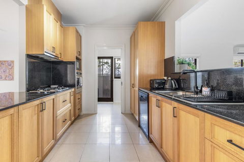 Perfectly Located 4-Bed House In Kensington - Port Augusta Accommodation 2