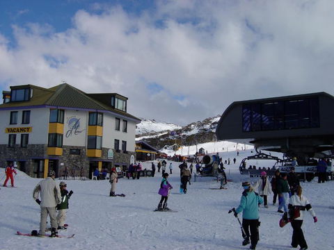 Perisher Manor Hotel - Port Augusta Accommodation 2