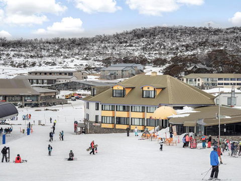 Perisher Manor Hotel - Port Augusta Accommodation 1