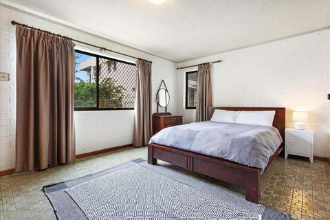 PET FRIENDLY & Super Central Retro Beach Pad! - Port Augusta Accommodation 0