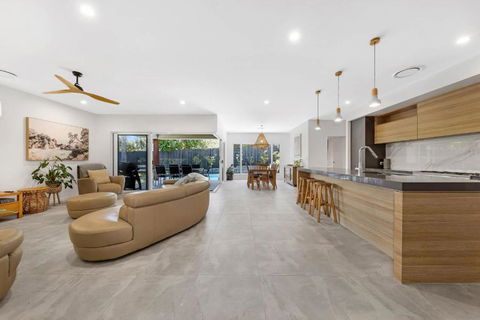 Pet Friendly Holiday Home With Pool On Alex - Port Augusta Accommodation 0